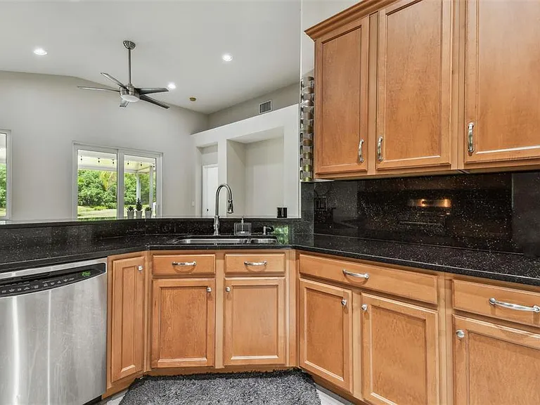 8208 Pinewood Run Ct — Photo 25