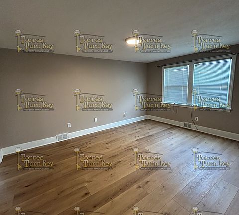 5th image of 455 Peart Ave