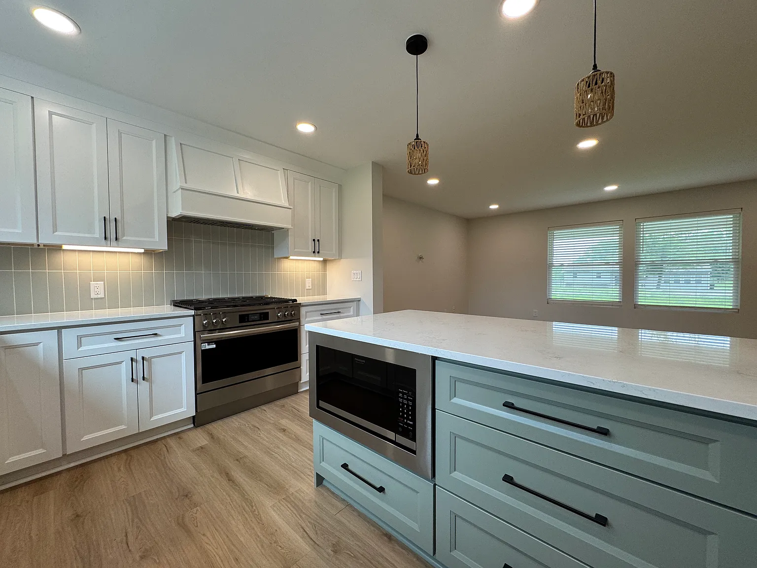 3 bed, 2.5 bath, 2150 sqft, $3,800 — Photo 4