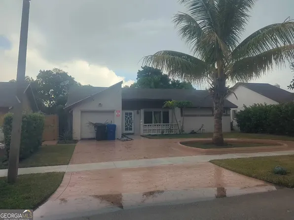 7707 SW 8th St, North Lauderdale, FL 33068