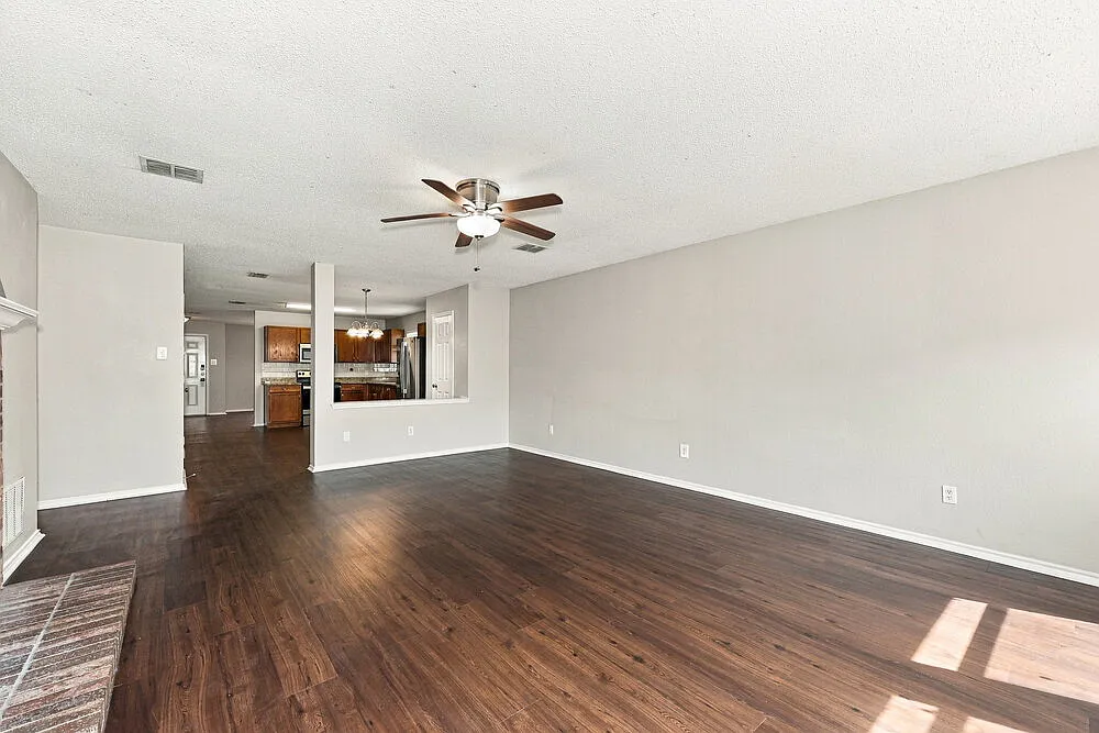 3 bed, 2.0 bath, 1778 sqft, $2,095 — Photo 4