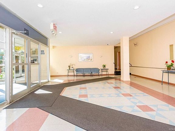 5th image of 3311 Giles Pl APT 6H
