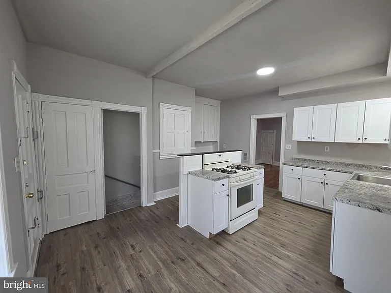 5109 Knox St — Photo 10