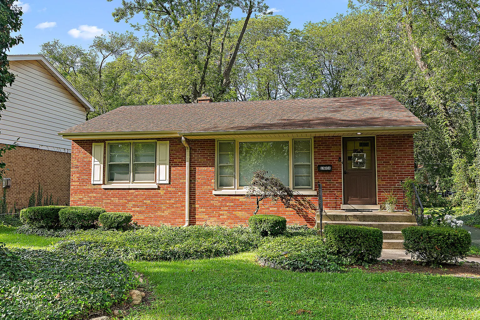 1334 Linden Rd photo 1