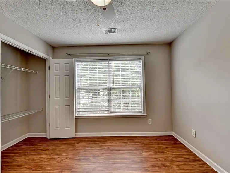 565 Alstonefield Dr — Photo 31