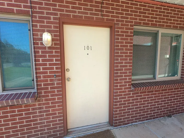 2845 Broadway Street — Photo 3