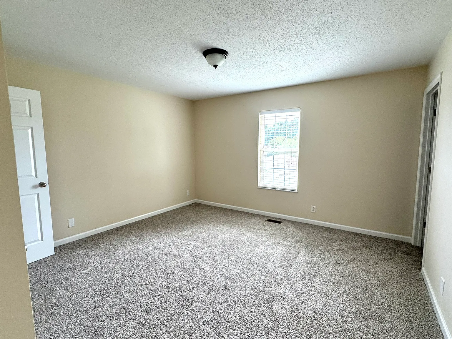 3 bed, 1192 sqft, $1,850 — Photo 4
