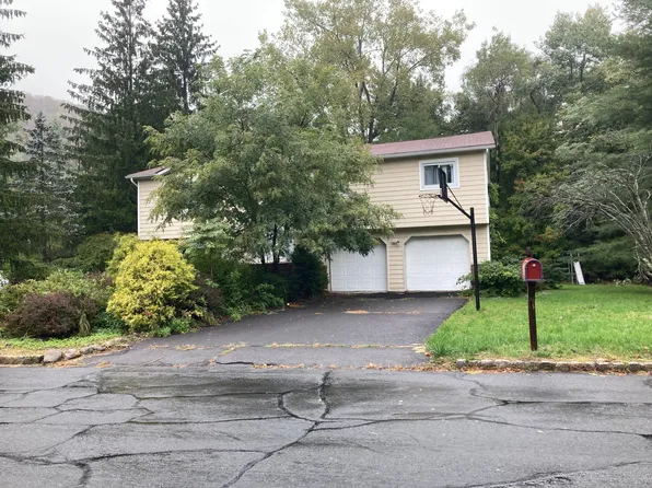 15 Palisades Ct, Pomona, NY 10970