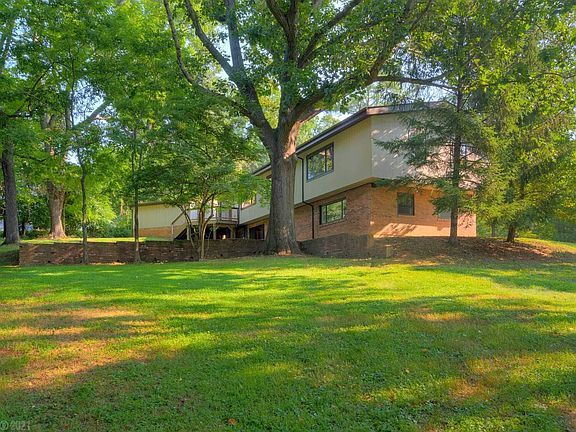 3rd image of 1506 Greenwood Dr