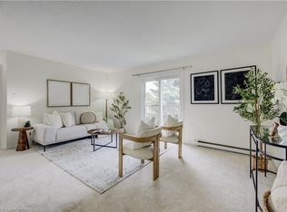 331 Northlake Dr #9, Waterloo, ON N2V1Z1