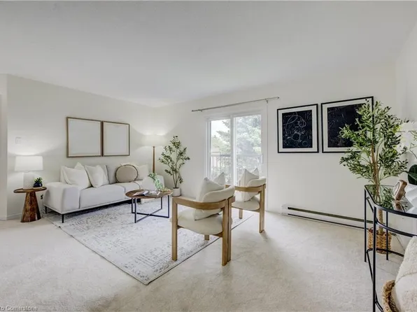 331 Northlake Dr #9, Waterloo, ON N2V 1Z1