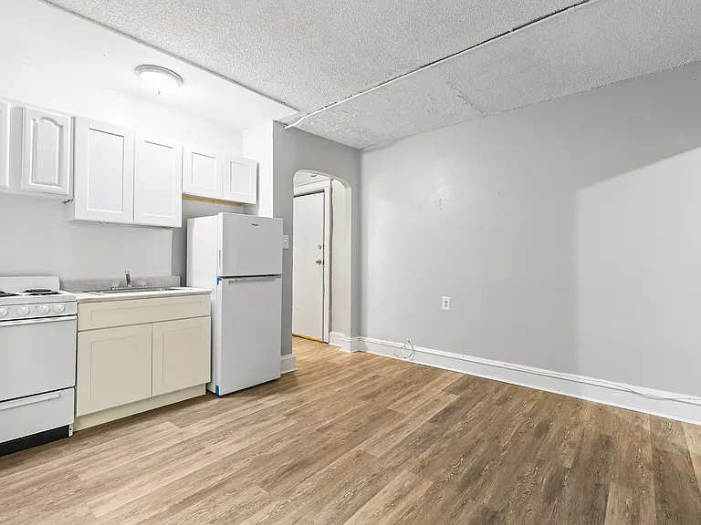 Eli Court — Photo 10