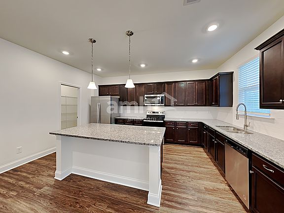 4th image of 704 Callan Ct