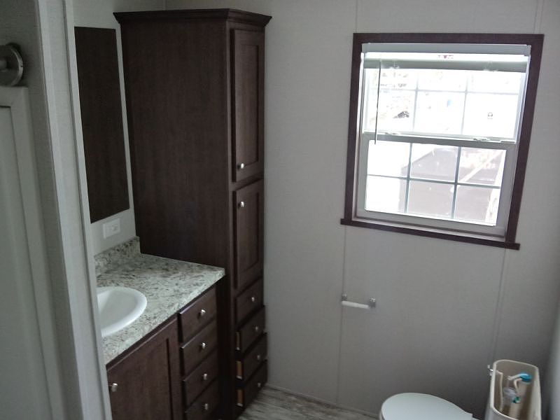 2nd image of 1092 White Oak E