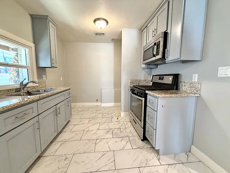 3056 Crescent Way — Photo 6