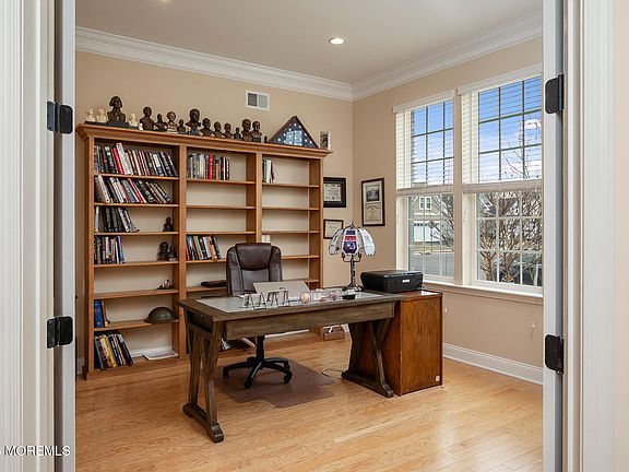 3rd image of 73 Ambermist Way