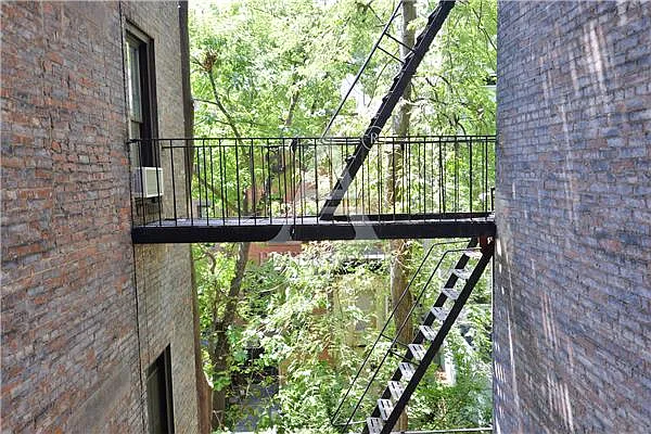 Rented by Peter Ashe | media 6