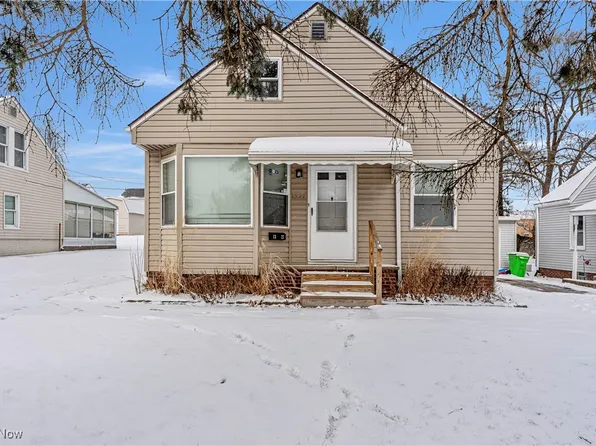 1327 Spangler Rd NE, Canton, OH 44714