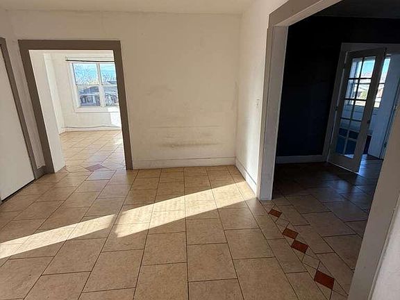 4th image of 1165 E 10th St APT 3