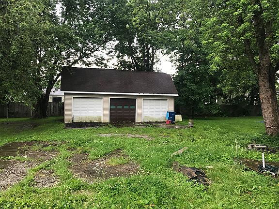 3rd image of 670 Argonne Dr