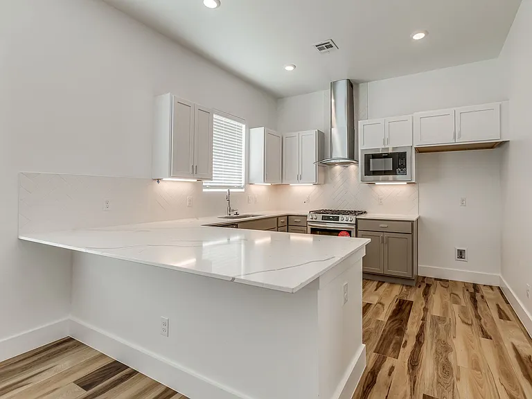 2540 NW 132nd Pl — Photo 7