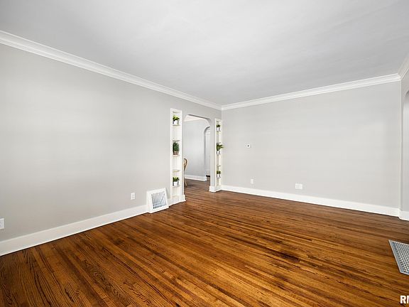 5th image of 3318 N Peoria Ave
