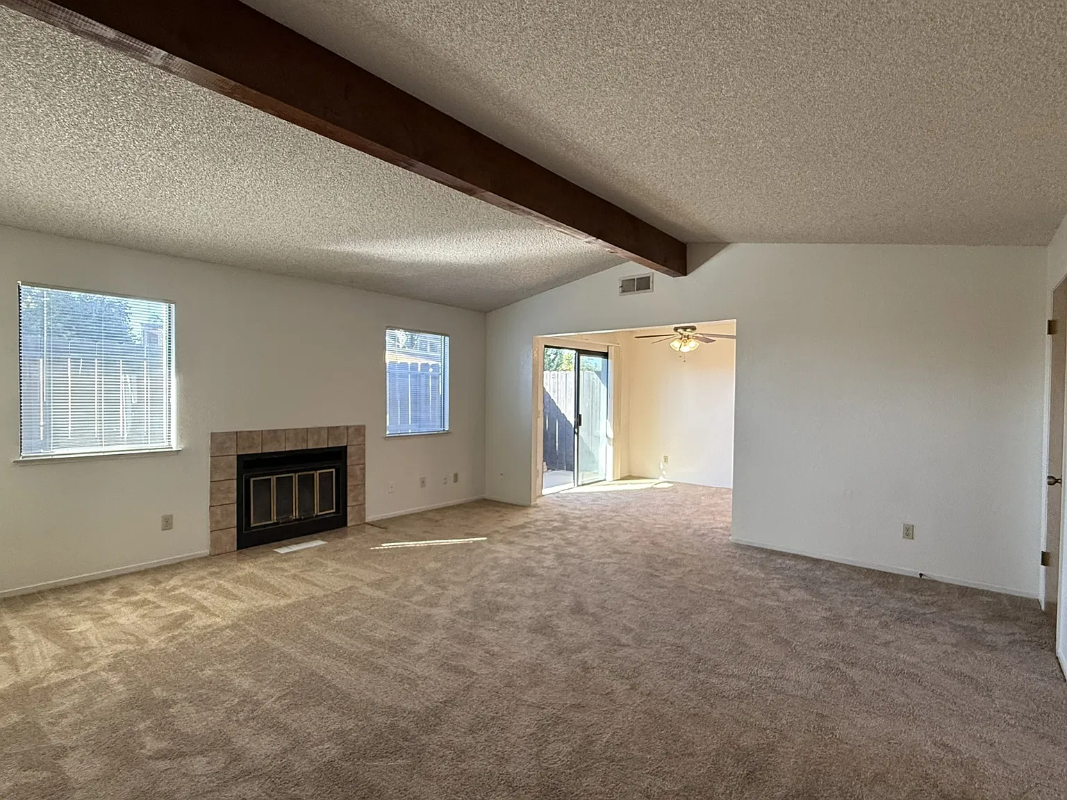 2 bed, 1000 sqft, $1,695 — Photo 3