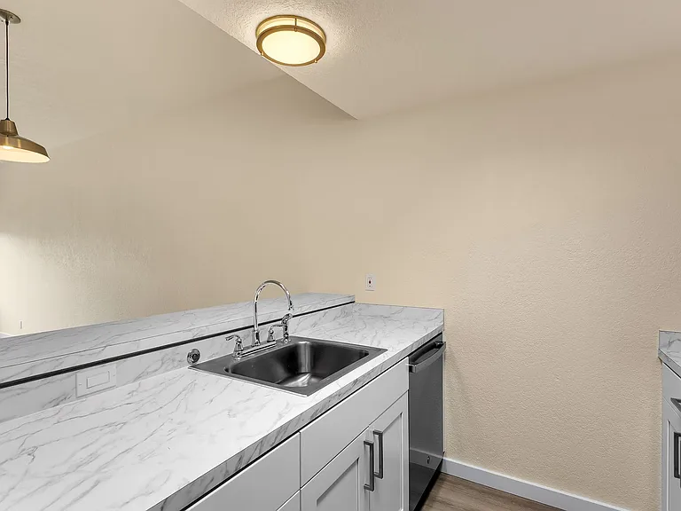 Linden Lofts — Photo 14