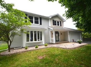 6 Ironstone Dr, Rochester, NY 14624