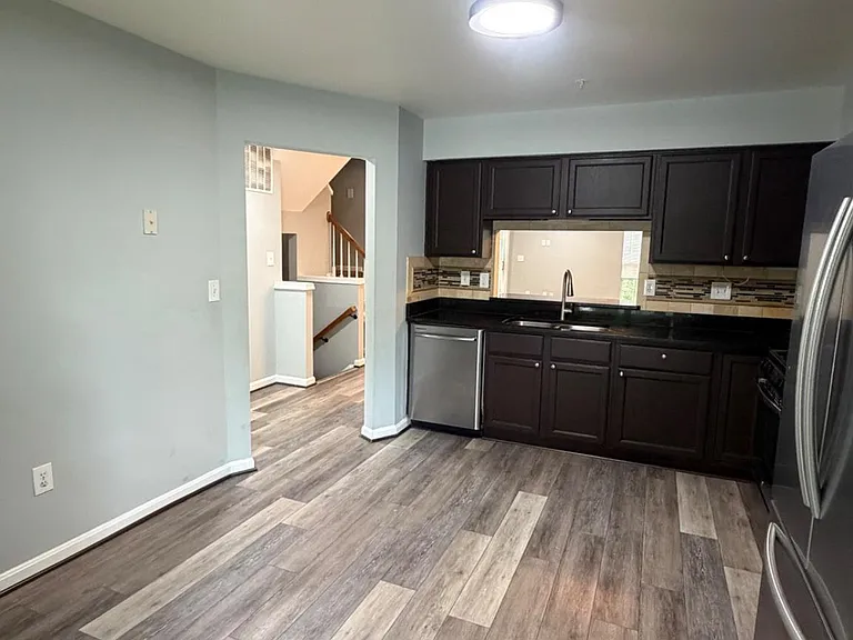 10875 Sherwood Hill Rd — Photo 8