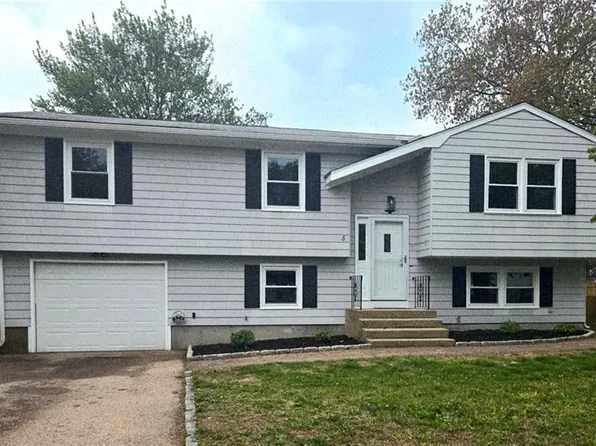 8 Centennial St, Coventry, RI 02816