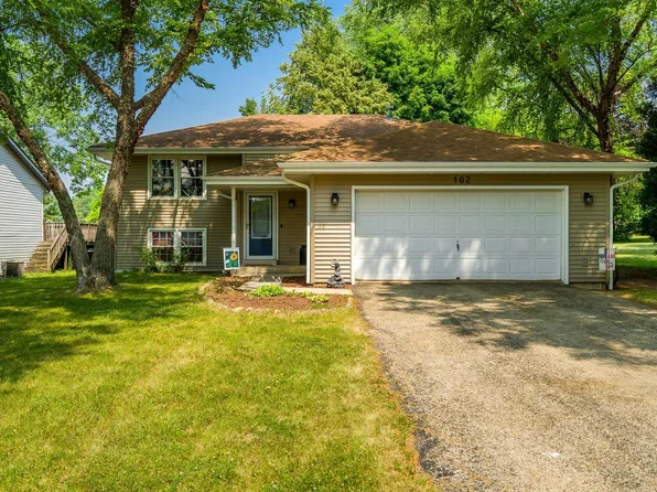 102 Stanford Way NE, Poplar Grove, IL 61065