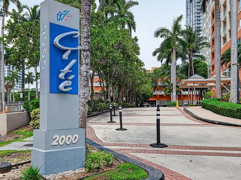 2000 N Bayshore Dr #306 — Photo 49
