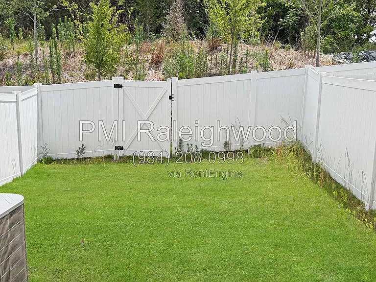 671 Rolling Fields Dr — Photo 18