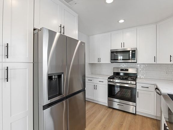 3rd image of 2375 Elden Ave APT C1