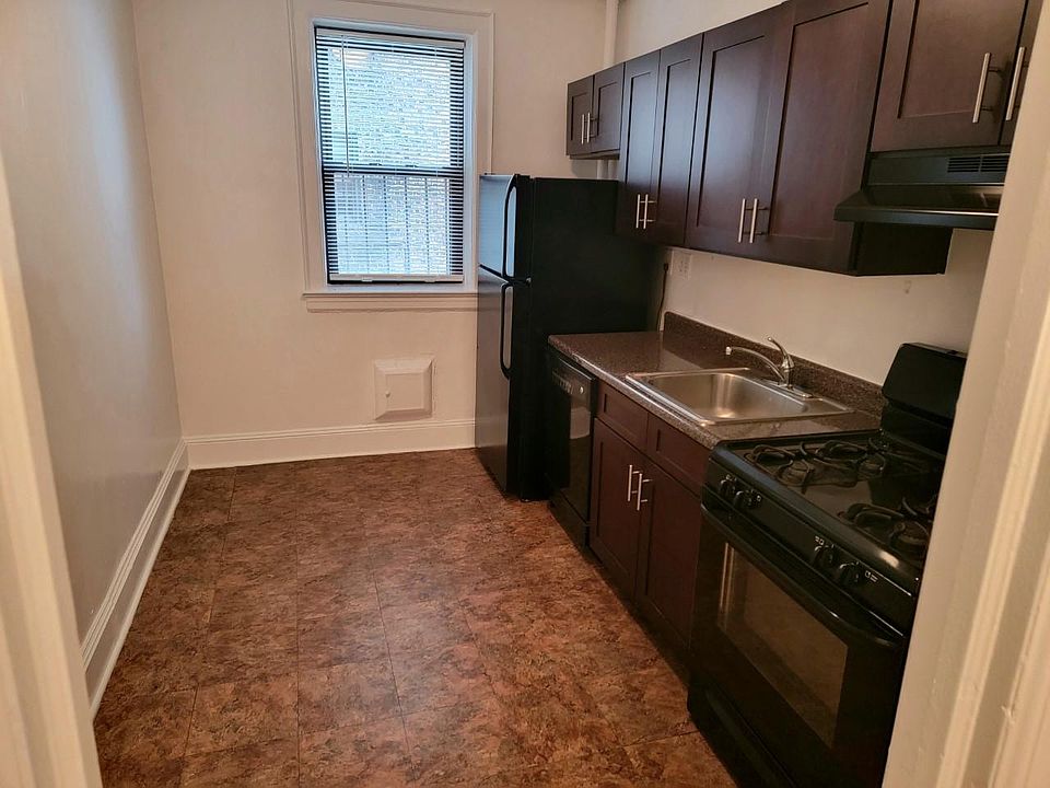 1st image of 410 Munro Ave #2