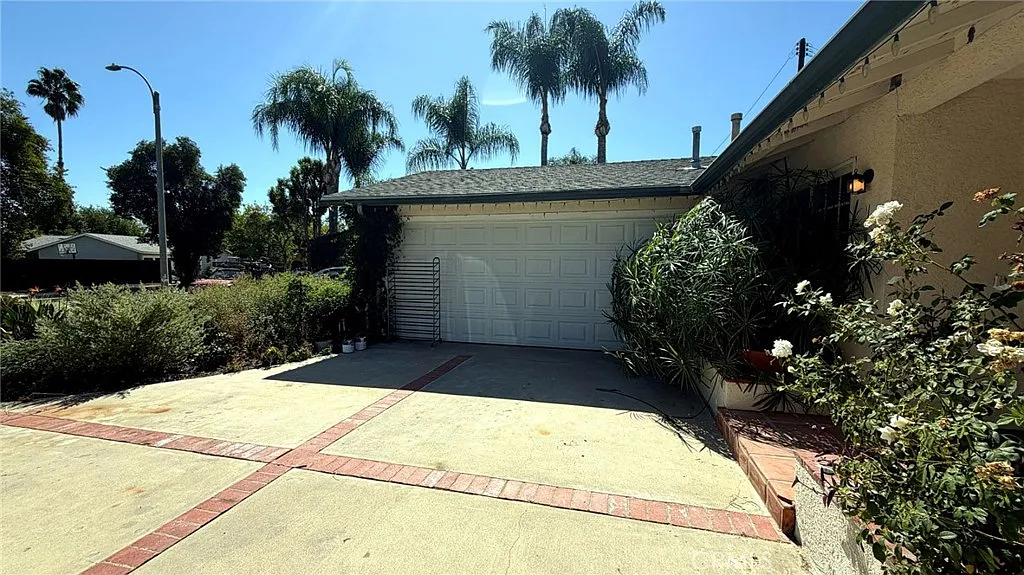 3 bed, 1354 sqft, $3,500 — Photo 3