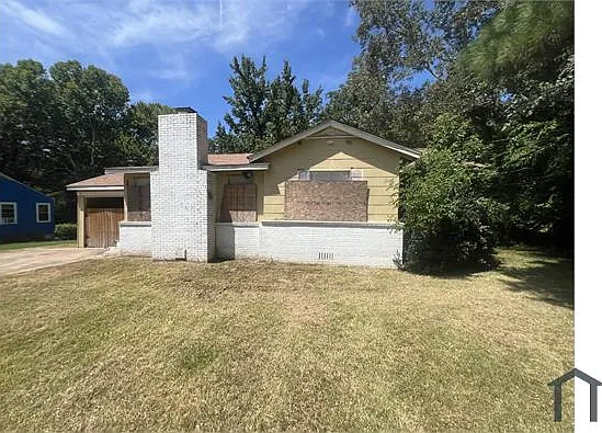 2445 Vernon Dr