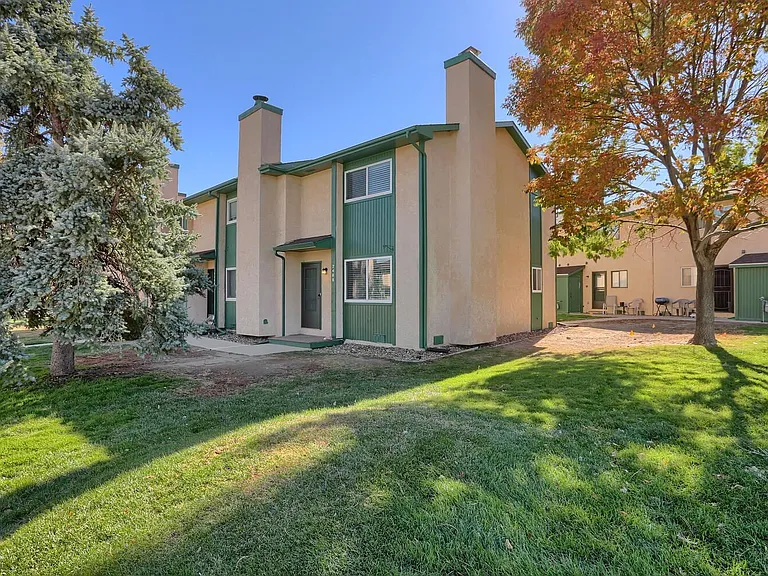 2488 Washo Cir — Photo 3