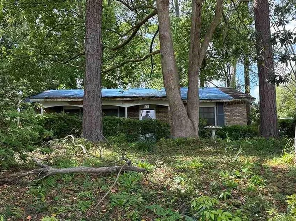 521 Holliday Ave, Chickasaw, AL 36611
