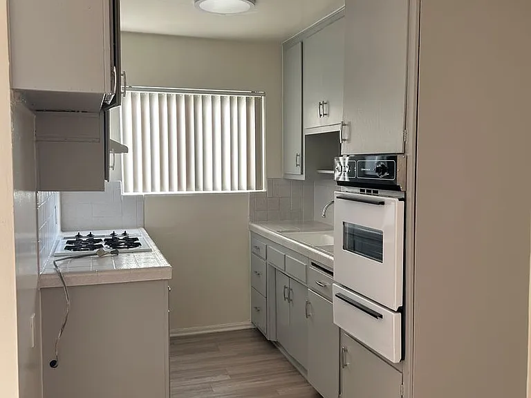 The Burbank Towers — Photo 19