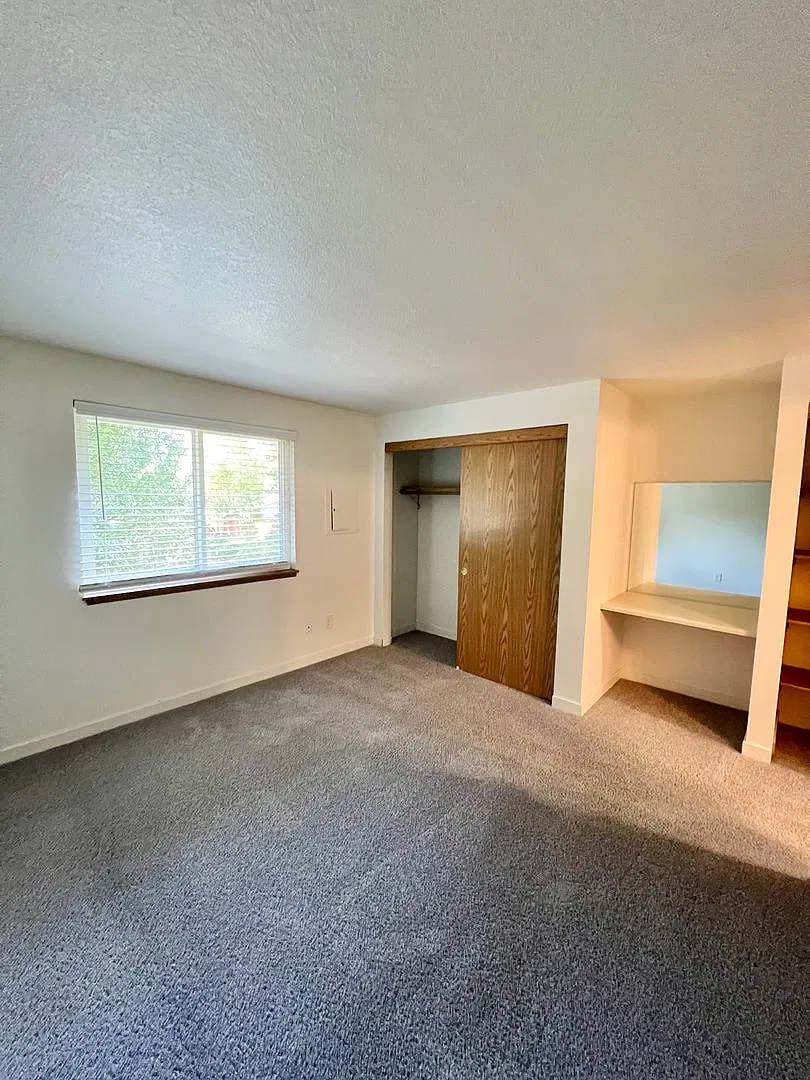 Willow Creek Apartments — Photo 3
