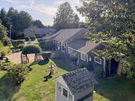 2nd image of 12 Herricks Ln