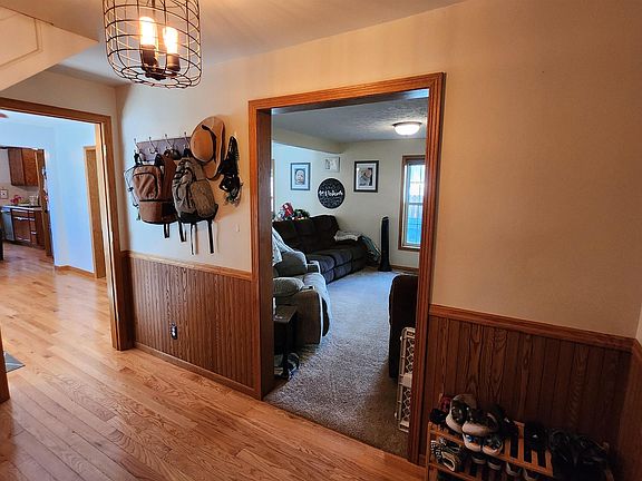 5th image of 114 E 28th St