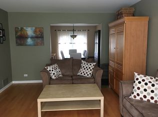 2070 Dorval Dr, Naperville, IL 60565