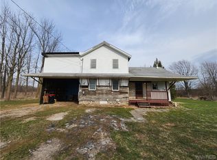 4925 Royalton Center Rd, Gasport, NY 14067