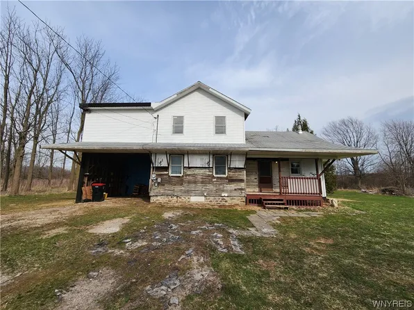 4925 Royalton Center Rd, Gasport, NY 14067