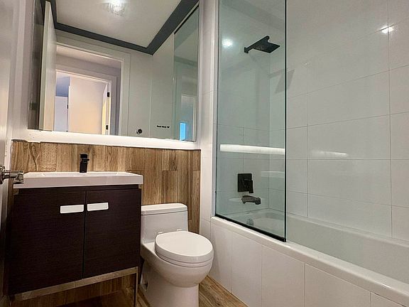 4th image of 557 Midwood St #3A