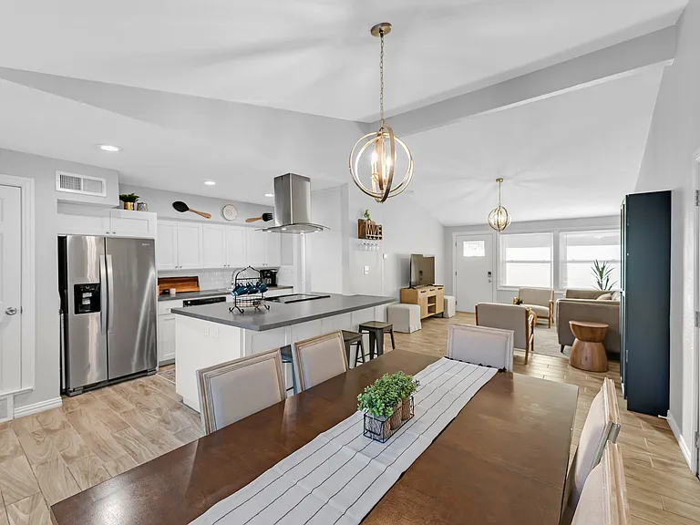 Castleton Dr — Photo 10