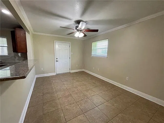 3 bed, 2.0 bath, 1560 sqft, $1,800 — Photo 4
